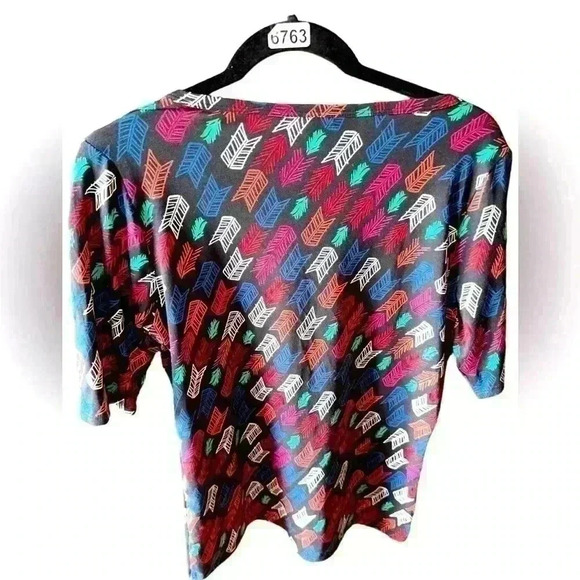 Lularoe large black Gigi short sleeve t shirt multi color arrow quill design. - Picture 2 of 8